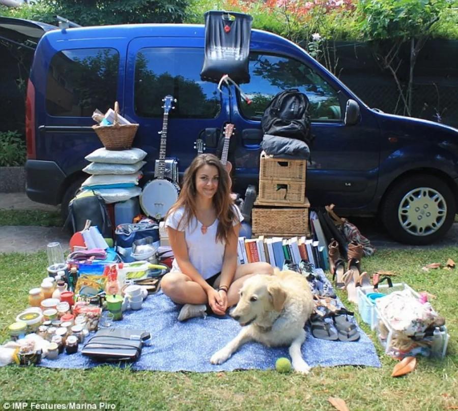 Γνωρίστε την Μαρίνα: Εγκατέλειψε τα πάντα για να ταξιδέψει τον κόσμο με τον σκύλο της