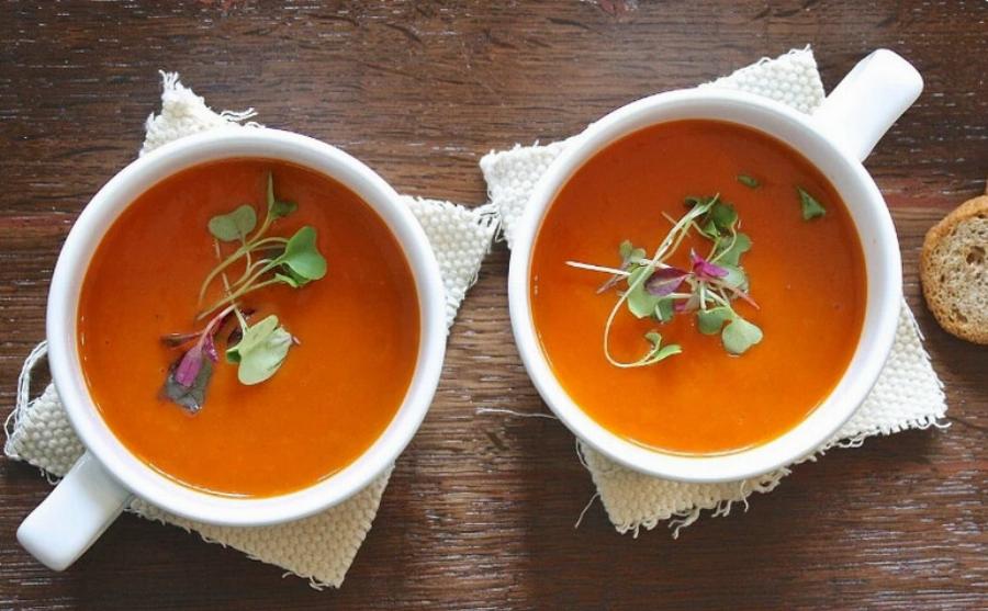 Μπορούν οι γάτες να φάνε ντοματόσουπα; Εγκεκριμένες από κτηνίατρο πληροφορίες και συχνές ερωτήσεις