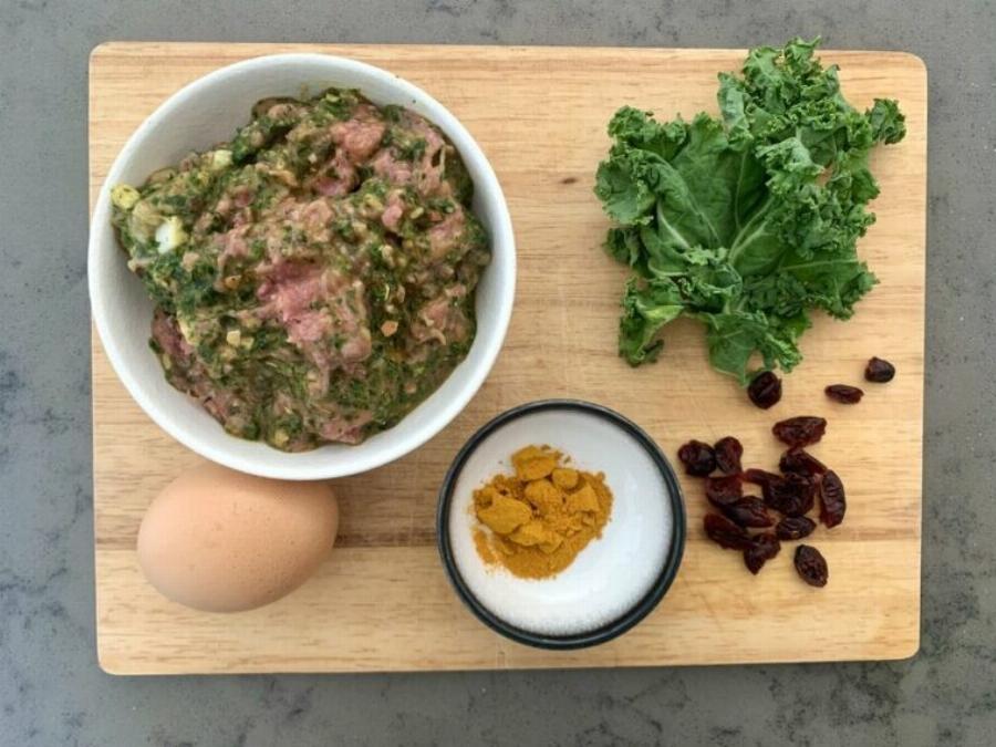 Σπιτική ή αγορασμένη τροφή γάτας: Πλεονεκτήματα, Μειονεκτήματα & Χρήσιμες πληροφορίες