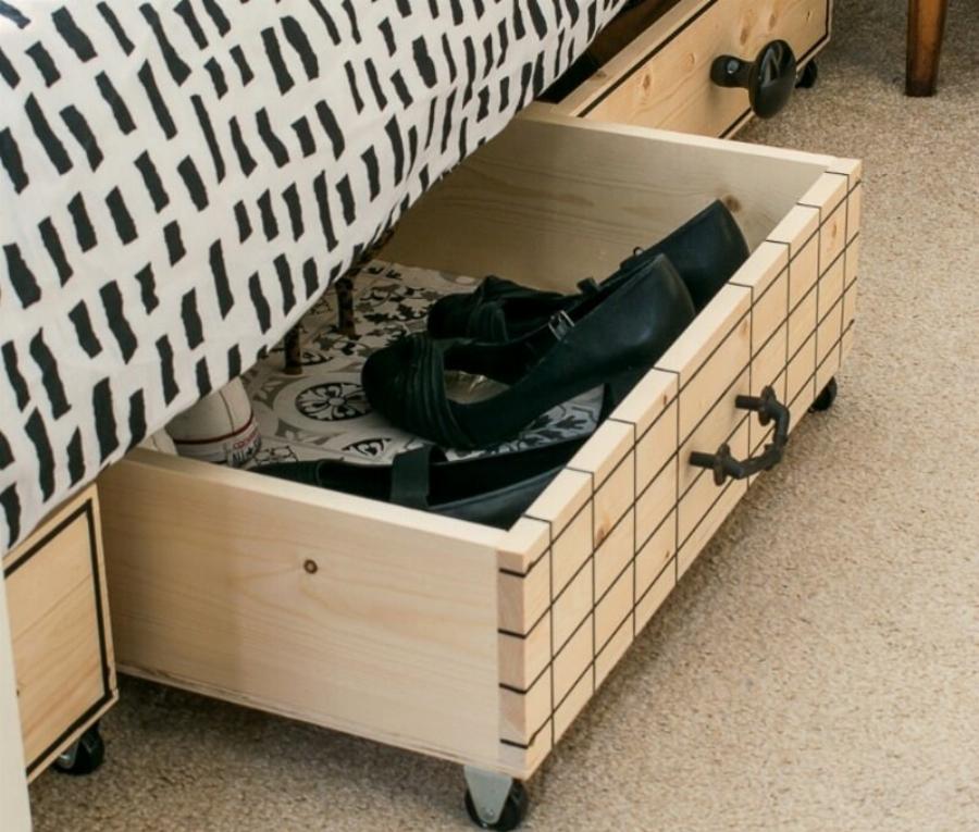 DIY κατασκευές για να εμποδίσετε τη γάτα σας να κρύβετε κάτω από το κρεβάτι (με εικόνες)