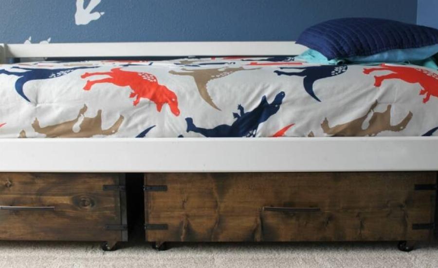 DIY κατασκευές για να εμποδίσετε τη γάτα σας να κρύβετε κάτω από το κρεβάτι (με εικόνες)