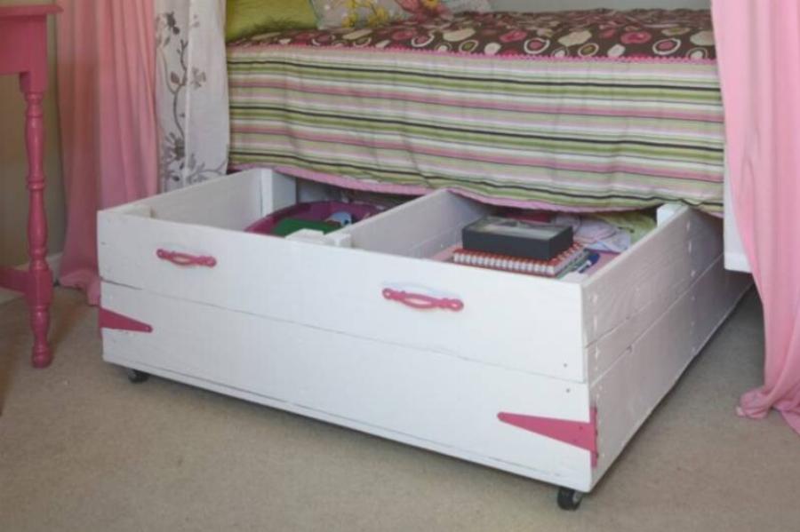 DIY κατασκευές για να εμποδίσετε τη γάτα σας να κρύβετε κάτω από το κρεβάτι (με εικόνες)