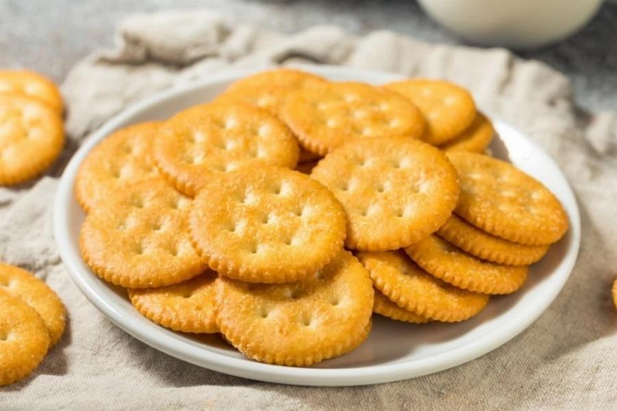 Μπορούν οι γάτες να φάνε κράκερ; Εγκεκριμένες από κτηνίατρο πληροφορίες & Συχνές ερωτήσεις