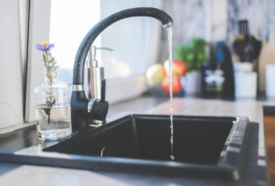 Μπορούν οι γάτες να πίνουν νερό βρύσης; Συμβουλές ασφαλείας που έχουν αξιολογηθεί από κτηνίατρο