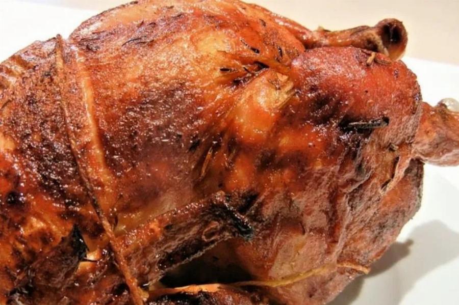 Μπορούν οι γάτες να φάνε ψητό κοτόπουλο; Εγκεκριμένες από κτηνίατρο πληροφορίες & συχνές ερωτήσεις