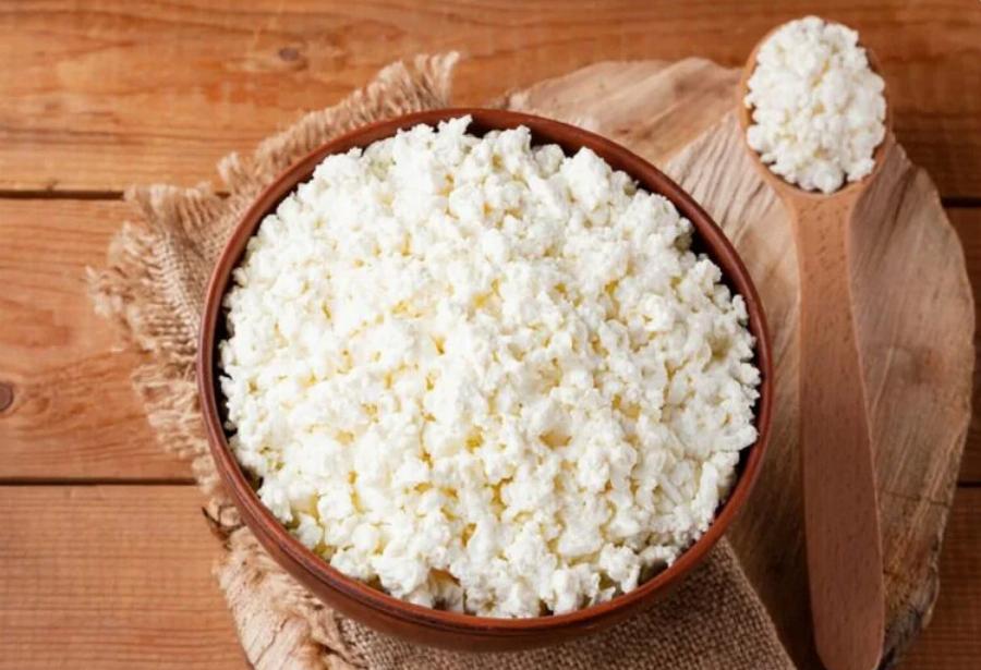 Μπορούν οι γάτες να φάνε τυρί Cottage; Εγκεκριμένες από κτηνίατρο πληροφορίες & Συχνές ερωτήσεις