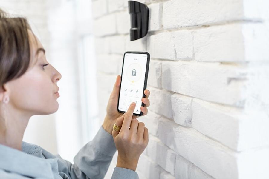 Πώς να σταματήσετε μια γάτα να σκαρφαλώνει στις κουρτίνες: 10 χρήσιμες συμβουλές