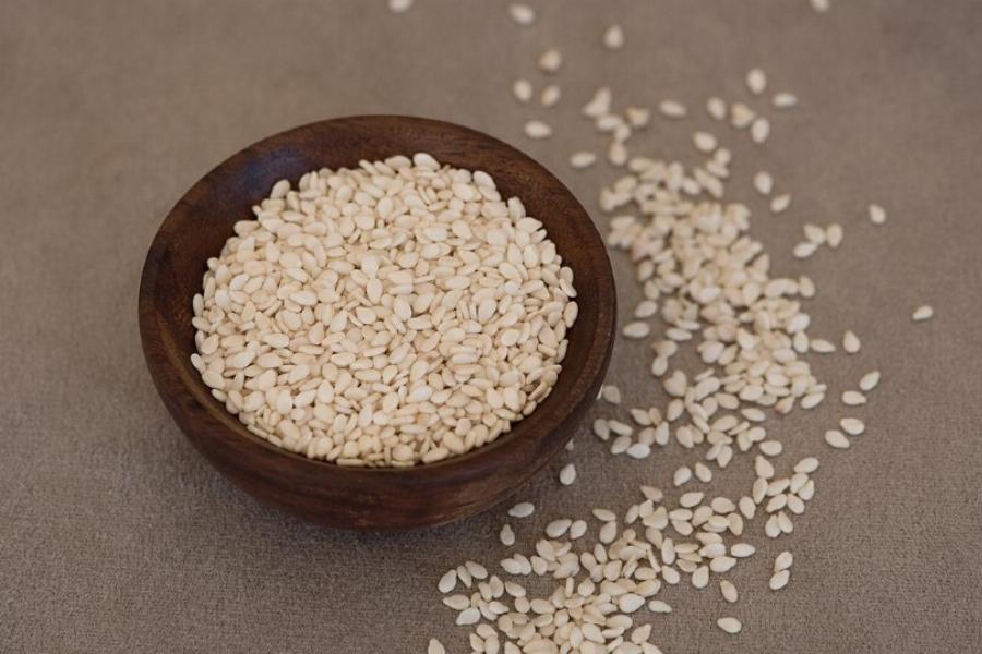 Μπορούν οι γάτες να φάνε σπόρους σησαμιού; Πιθανά οφέλη για την υγεία