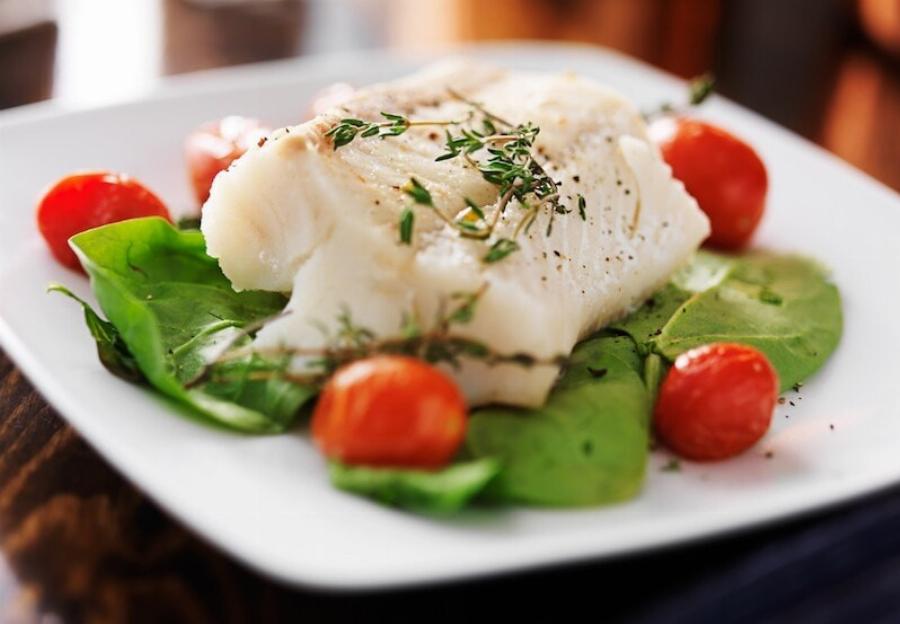 Μπορούν οι γάτες να φάνε μπακαλιάρο; Χρήσιμες πληροφορίες & οδηγός ασφάλειας