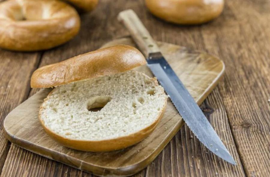 Μπορούν οι γάτες να φάνε κουλούρια ή bagel; Εγκεκριμένες από κτηνίατρο πληροφορίες & Συχνές ερωτήσεις