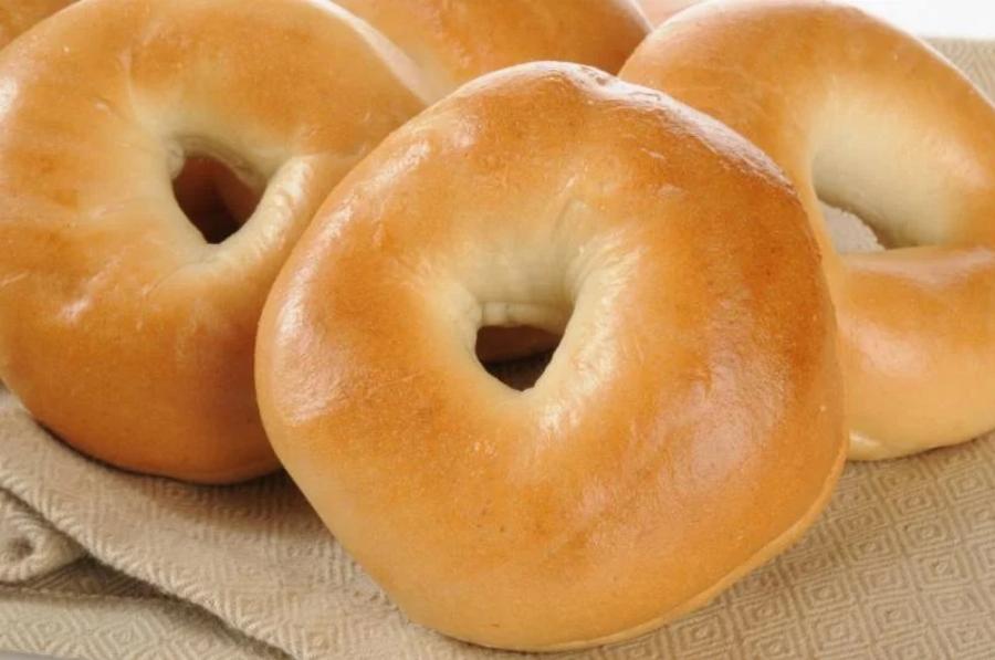 Μπορούν οι γάτες να φάνε κουλούρια ή bagel; Εγκεκριμένες από κτηνίατρο πληροφορίες & Συχνές ερωτήσεις
