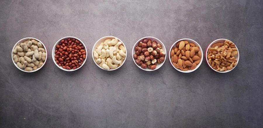 Μπορούν οι γάτες να τρώνε ξηρούς καρπούς; Εγκεκριμένες από κτηνίατρο πληροφορίες & Συχνές ερωτήσεις