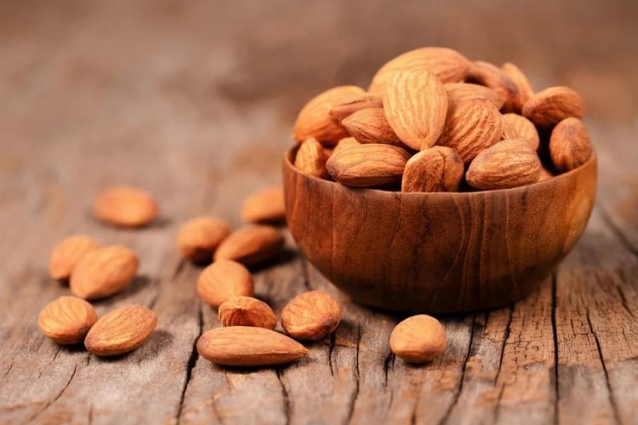 Μπορούν οι γάτες να τρώνε ξηρούς καρπούς; Εγκεκριμένες από κτηνίατρο πληροφορίες & Συχνές ερωτήσεις