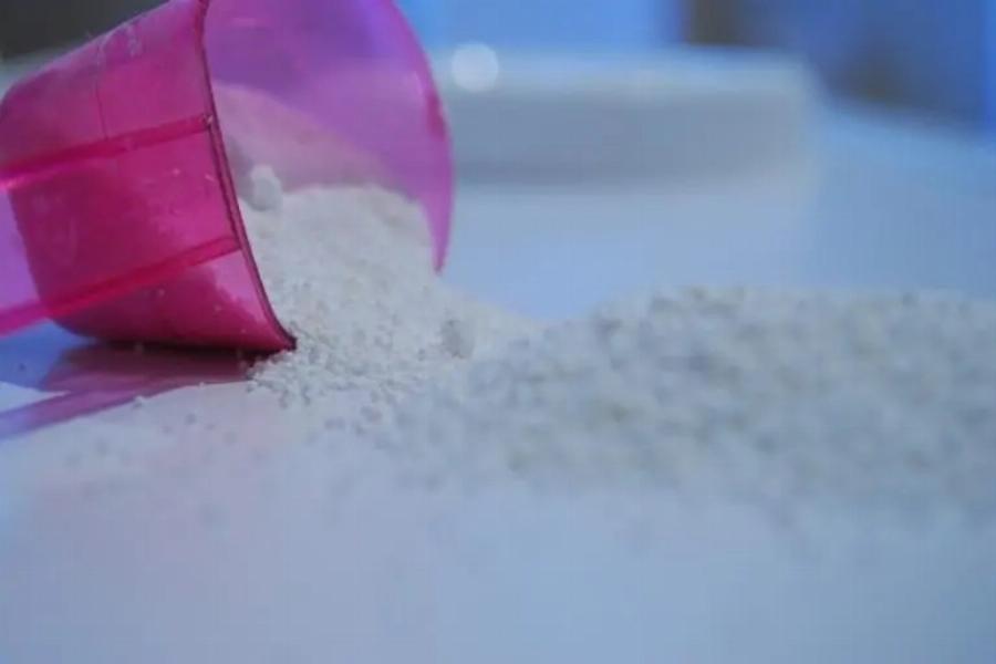 Οι γάτες απολαμβάνουν τη μυρωδιά της χλωρίνης; Πληροφορίες για την ασφάλεια και την τοξικότητα