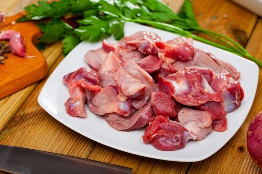 Μπορούν οι γάτες να φάνε εντόσθια κοτόπουλου; Εγκεκριμένες από κτηνίατρο πληροφορίες & Συχνές ερωτήσεις