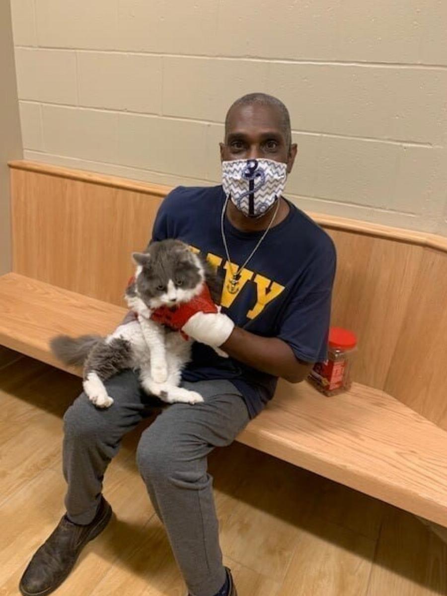 Η μικρούλα και ο μπαμπάς της ξανασμίγουν σε μια συνάντηση έκπληξη: Συγκινητικές εικόνες