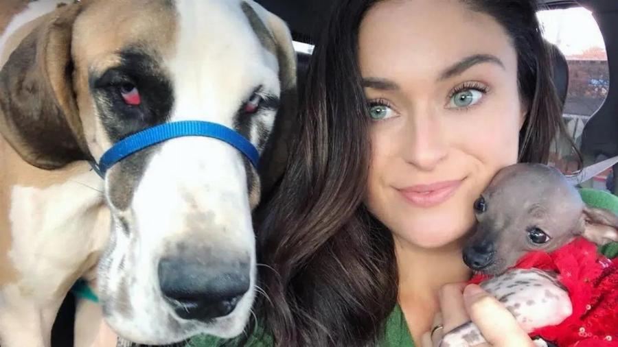 Μια πραγματική ηρωίδα: Γυναίκα φροντίζει εγκαταλελειμμένα ζώα που κανείς δεν θέλει, όποιο είδος κι αν είναι