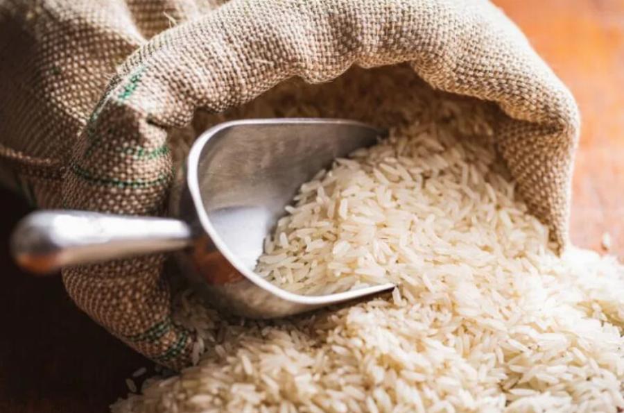 Μπορώ να χρησιμοποιήσω το ρύζι ως άμμο για γάτες; Πλεονεκτήματα, μειονεκτήματα και εναλλακτικές λύσεις